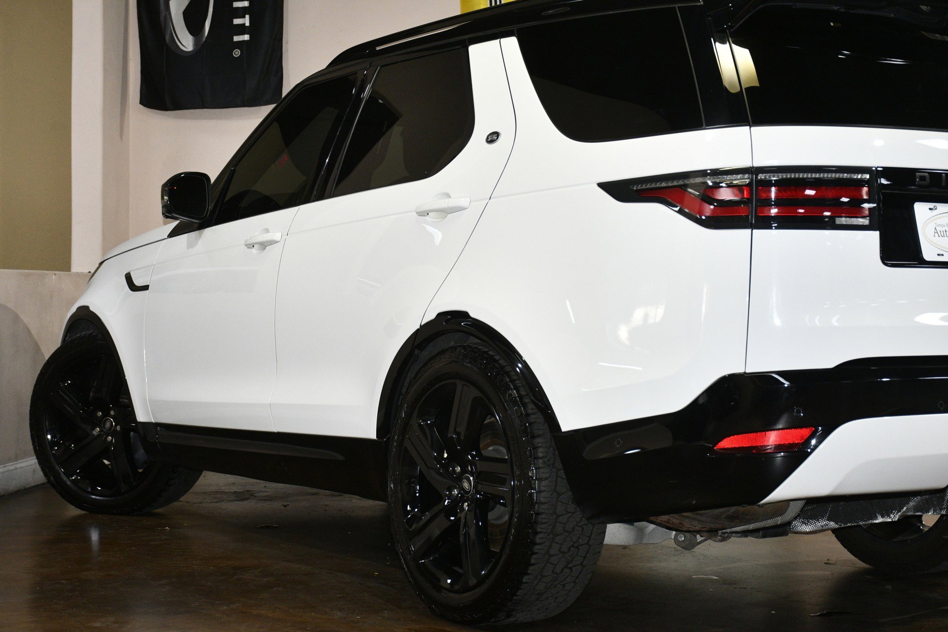 Used 2021 Land Rover Discovery HSE R-Dynamic AWD/4WD image 55