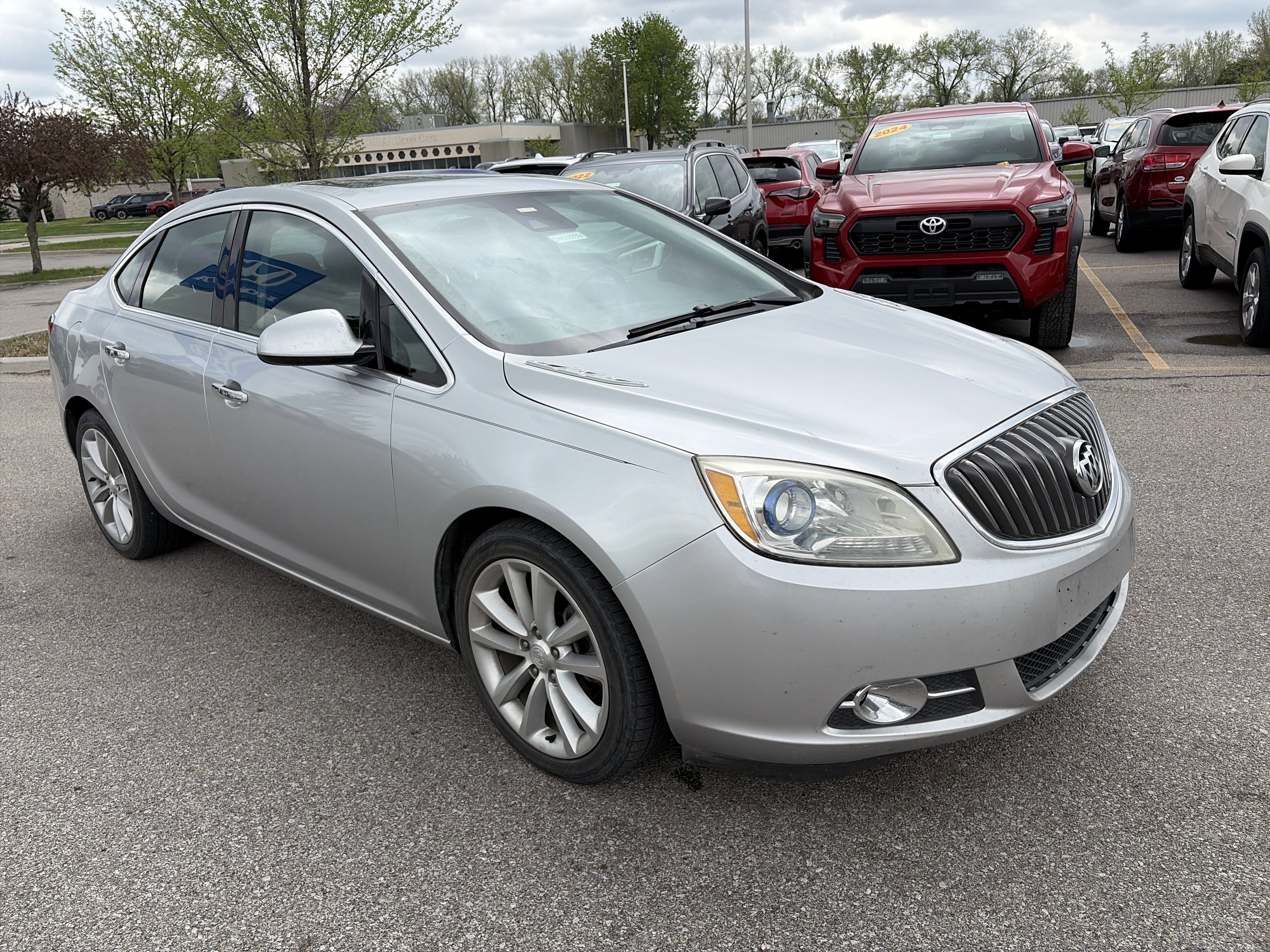Used 2014 Buick Verano Leather FWD image 3