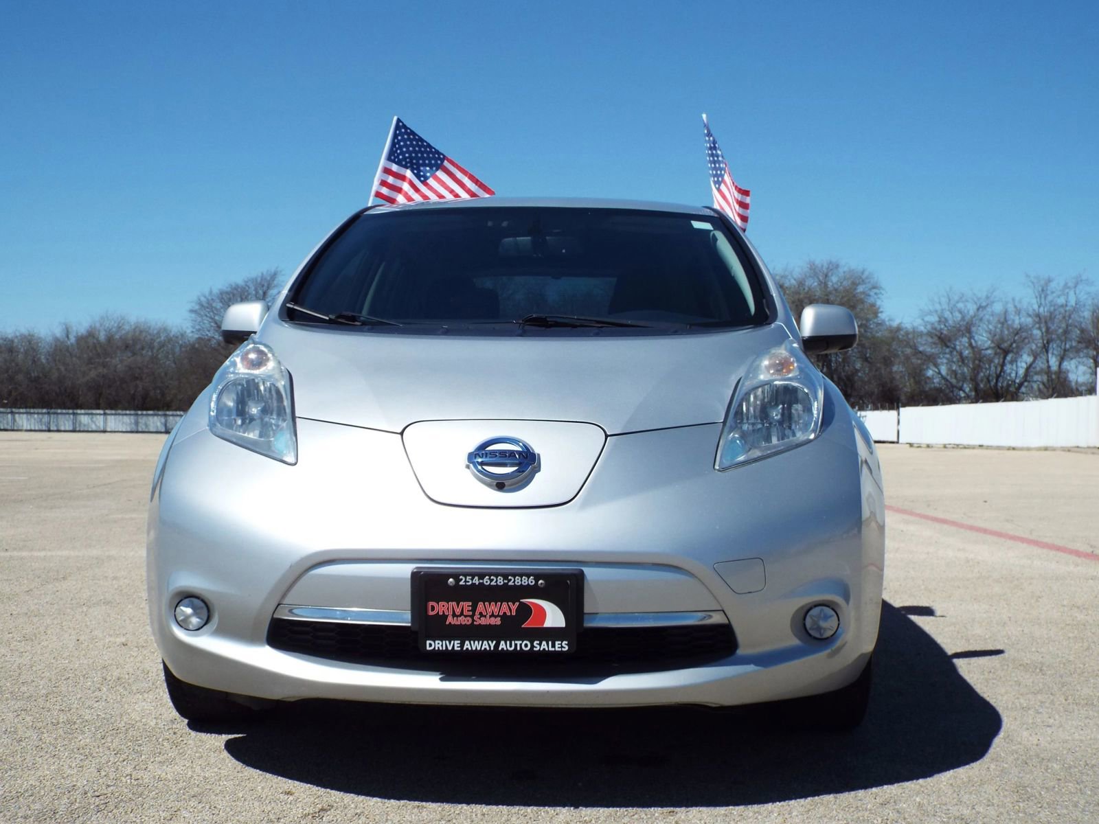Used 2016 Nissan Leaf SV w/ Premium Package image 2