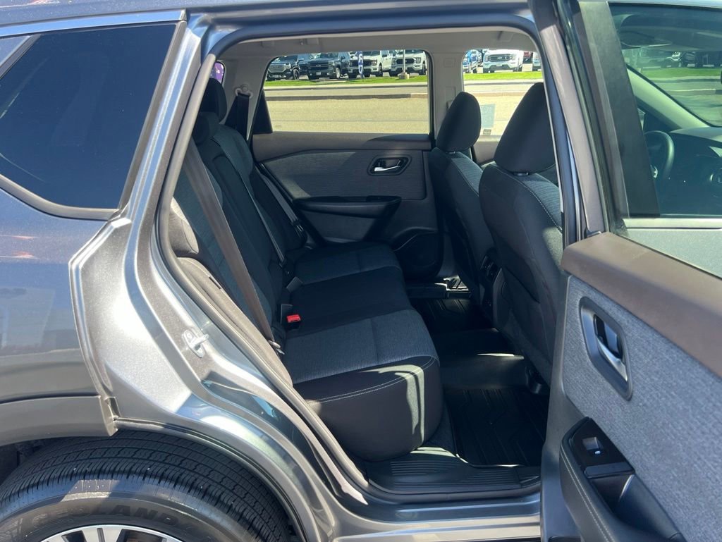Used 2022 Nissan Rogue SV FWD image 36