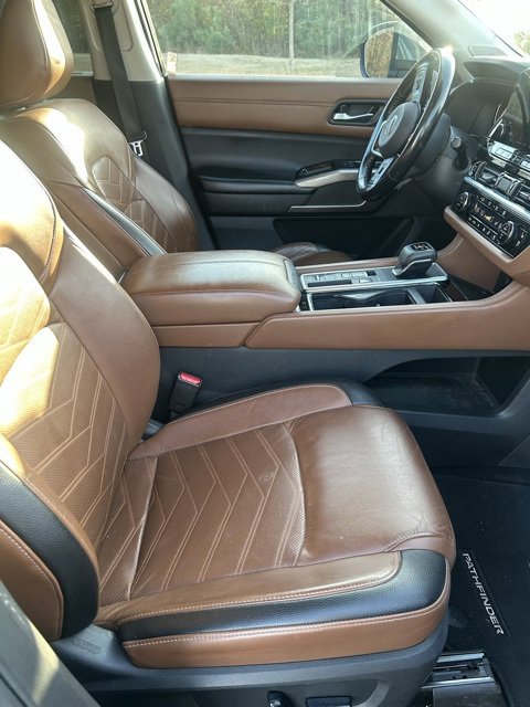 Used 2022 Nissan Pathfinder Platinum w/ Cargo Package image 11
