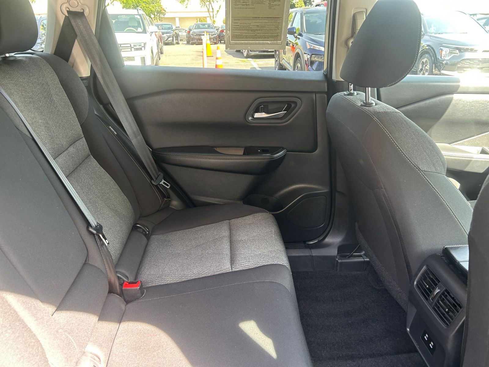 Used 2025 Nissan Rogue SV FWD image 39