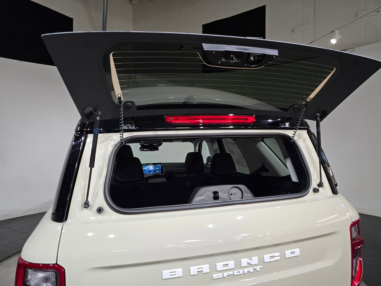 New 2025 Ford Bronco Sport Outer Banks w/ Outer Banks Tech Package+ AWD/4WD image 38