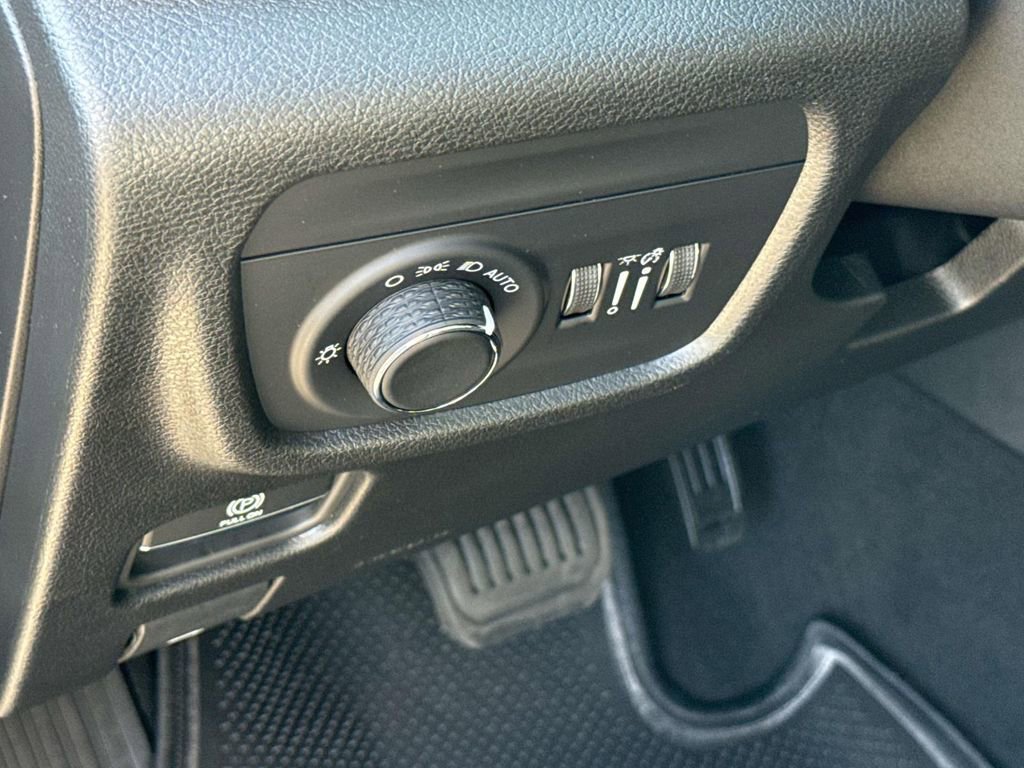 New 2025 Jeep Grand Cherokee Altitude image 25