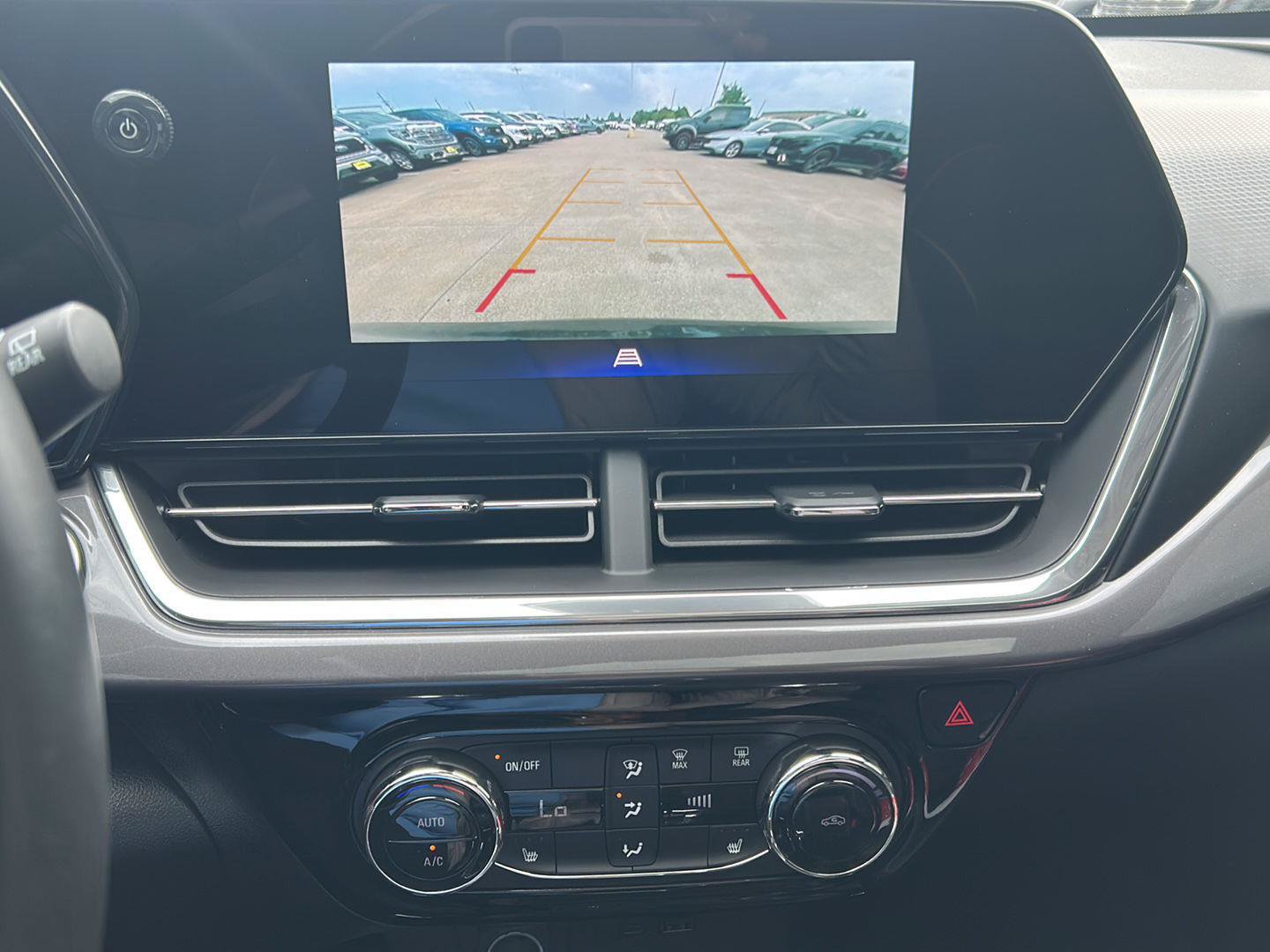 Used 2025 Chevrolet Trax ACTIV w/ Sunroof Package FWD image 9