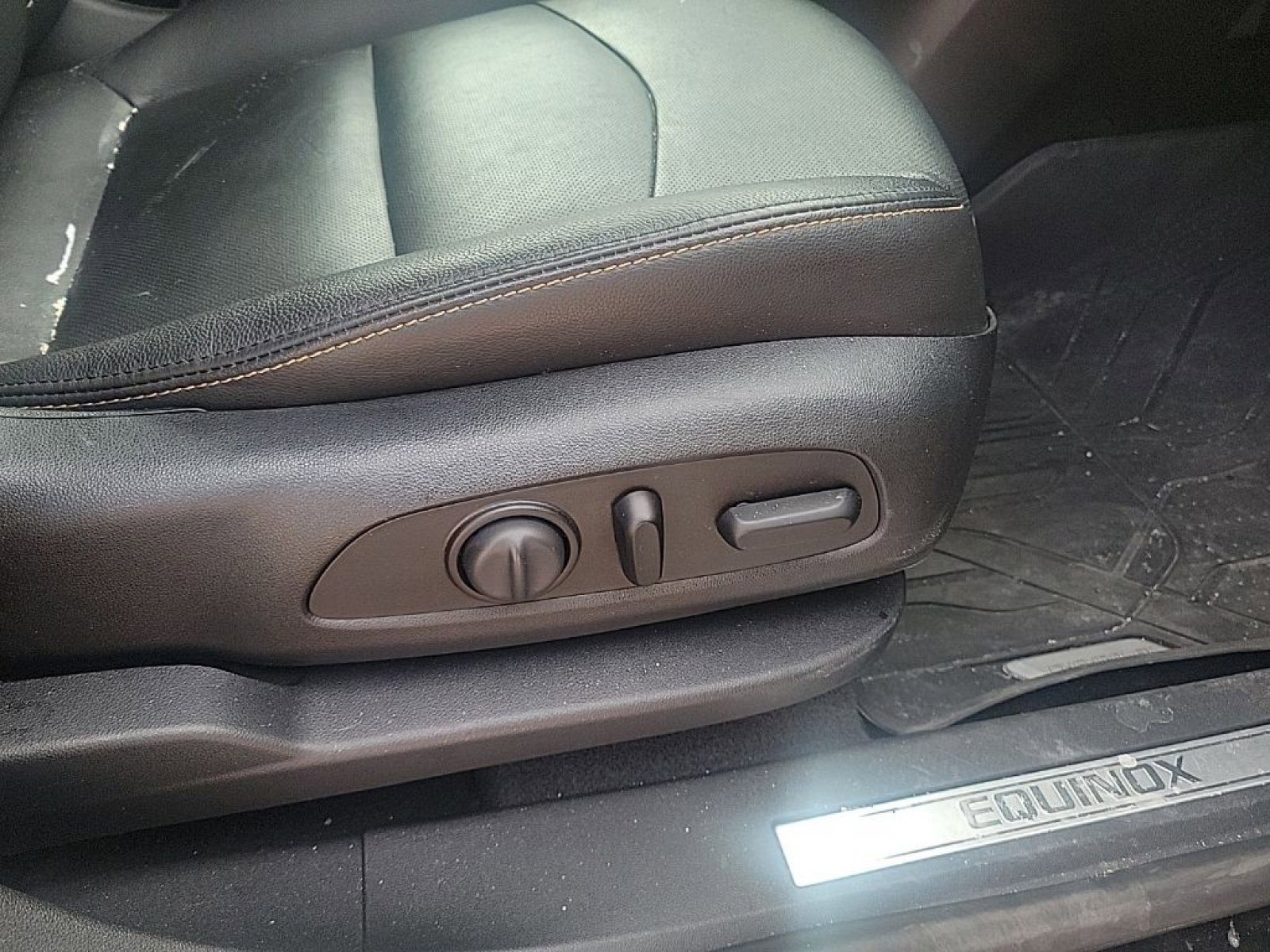 Used 2021 Chevrolet Equinox Premier image 32