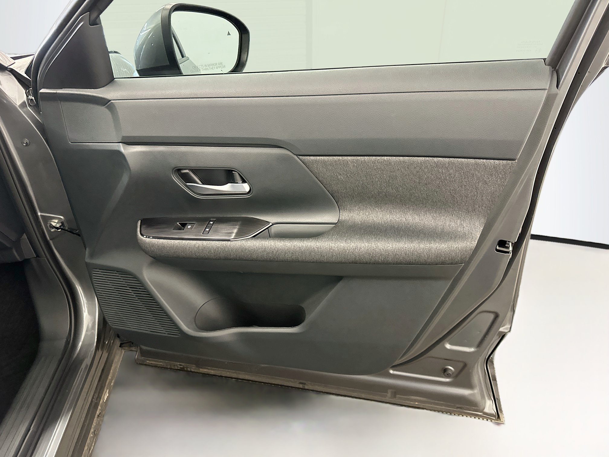 Used 2025 Nissan Kicks SV AWD/4WD image 32
