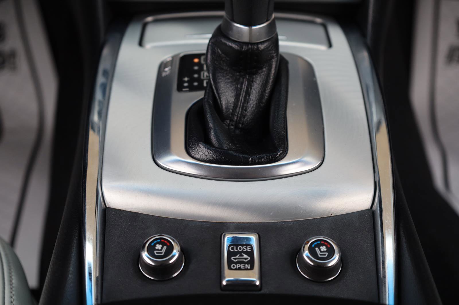 Used 2012 INFINITI G37 Convertible w/ Premium Pkg RWD image 39