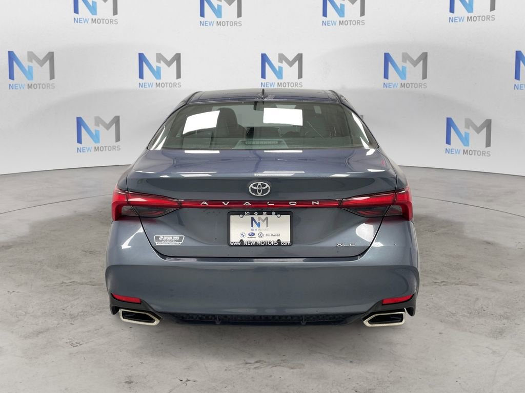 Used 2019 Toyota Avalon XLE w/ Moonroof Package FWD image 3