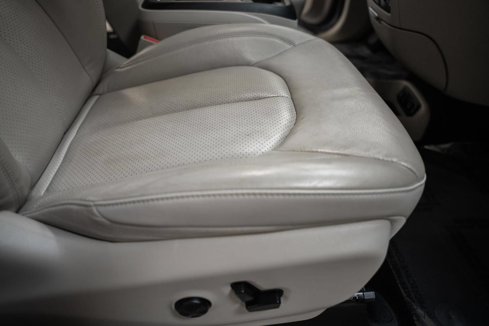 Used 2021 Chrysler Pacifica Touring-L w/ Uconnect Theater Family Group FWD image 42