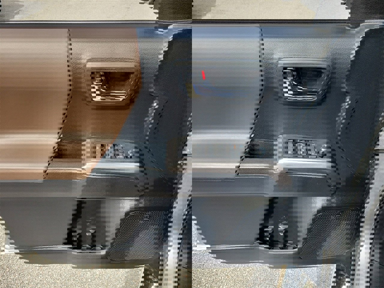 Used 2018 Toyota Tacoma Limited image 14