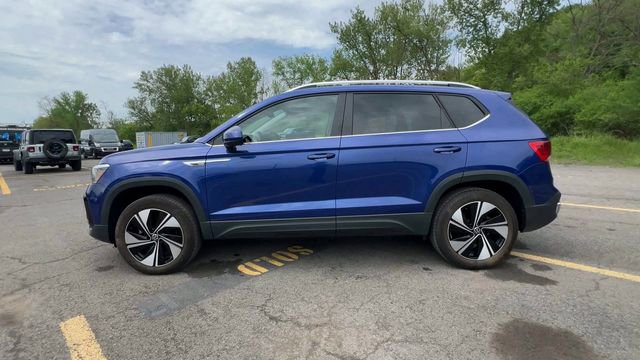 Used 2023 Volkswagen Taos SE AWD/4WD image 5