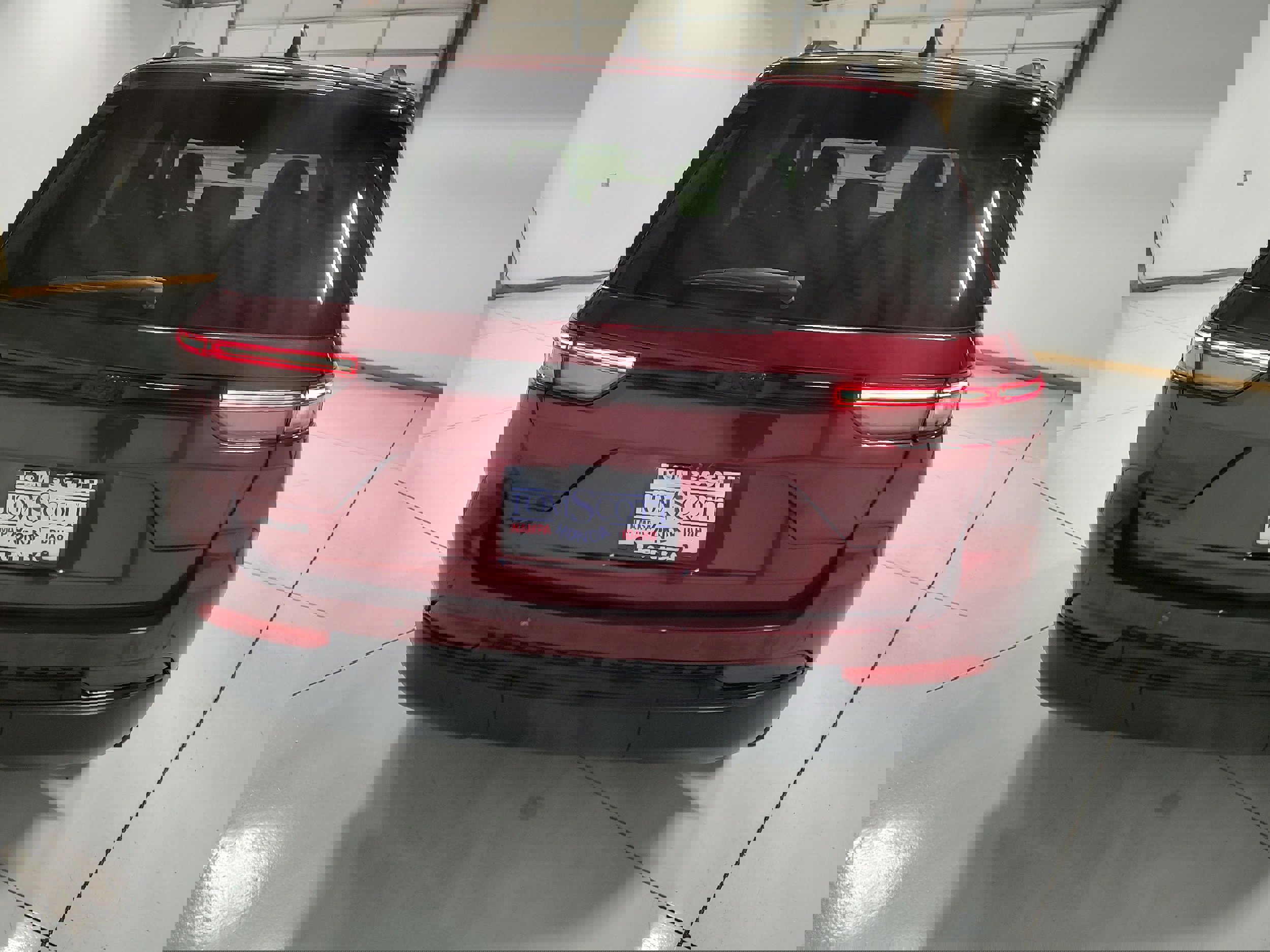 Used 2023 Jeep Grand Cherokee Altitude image 11