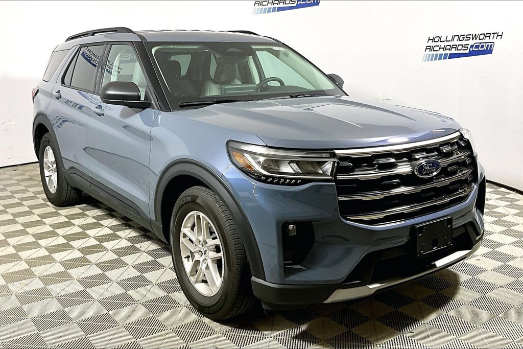 New 2026 Ford Explorer Active w/ Active Comfort Package RWD image 2
