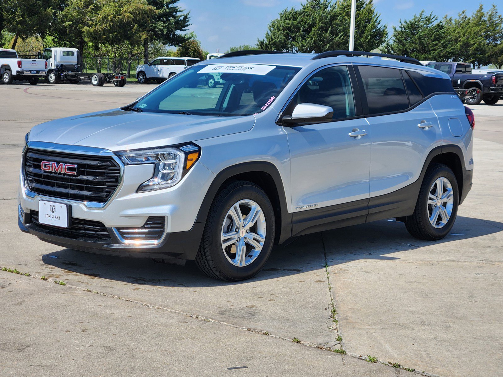 Used 2022 GMC Terrain SLE w/ Driver Convenience Package FWD image 2