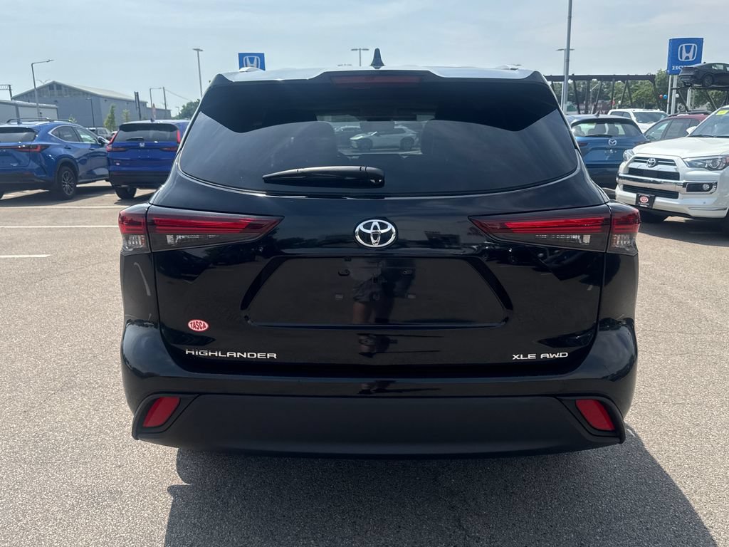 Used 2025 Toyota Highlander XLE AWD/4WD image 6