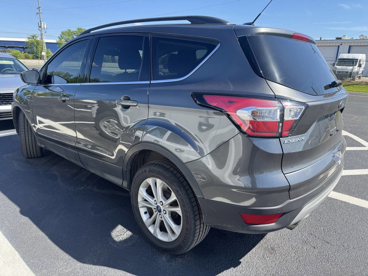 Used 2017 Ford Escape SE w/ Equipment Group 201A FWD image 4