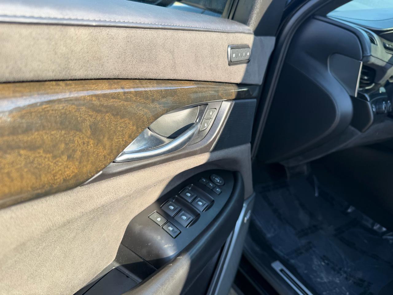 Used 2020 Cadillac Escalade ESV Platinum AWD/4WD image 12