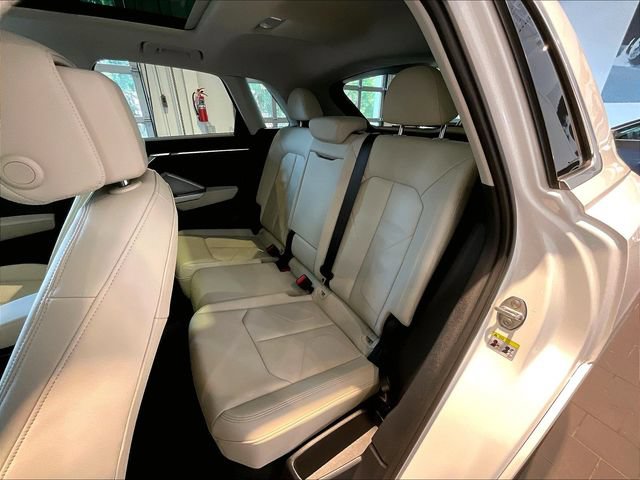 Used 2023 Audi Q3 2.0T Premium w/ Convenience Package AWD/4WD image 25