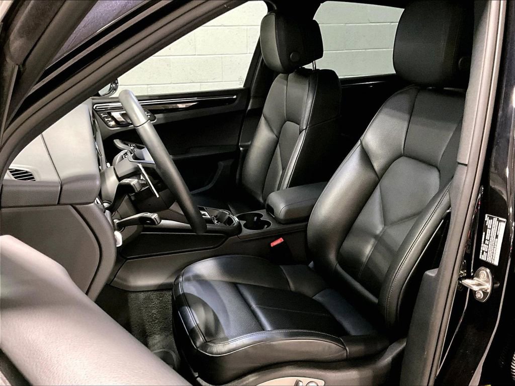 Used 2025 Porsche Macan image 5