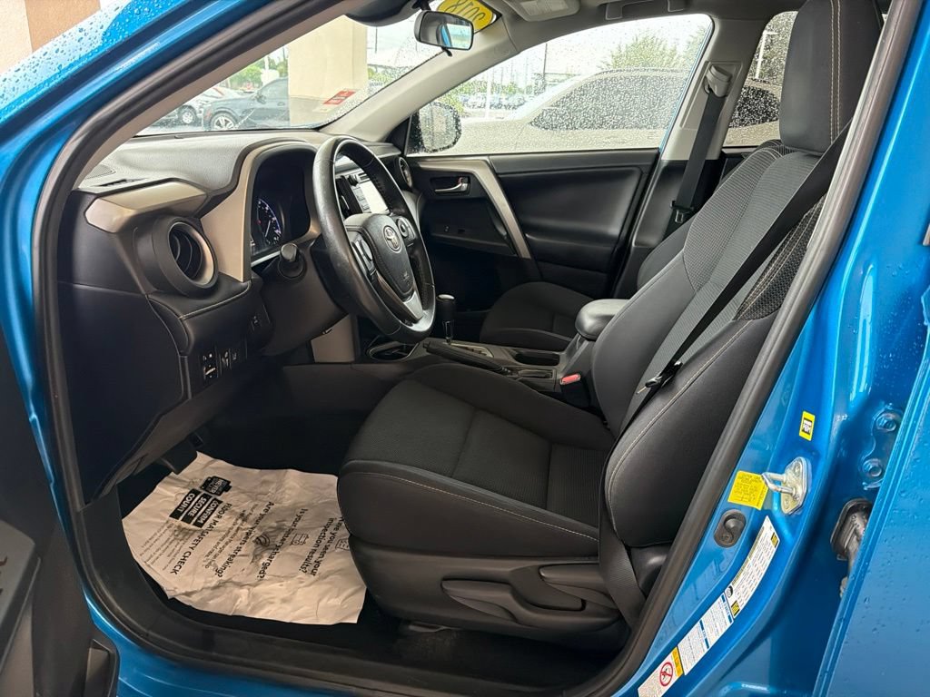 Used 2018 Toyota RAV4 XLE AWD/4WD image 17
