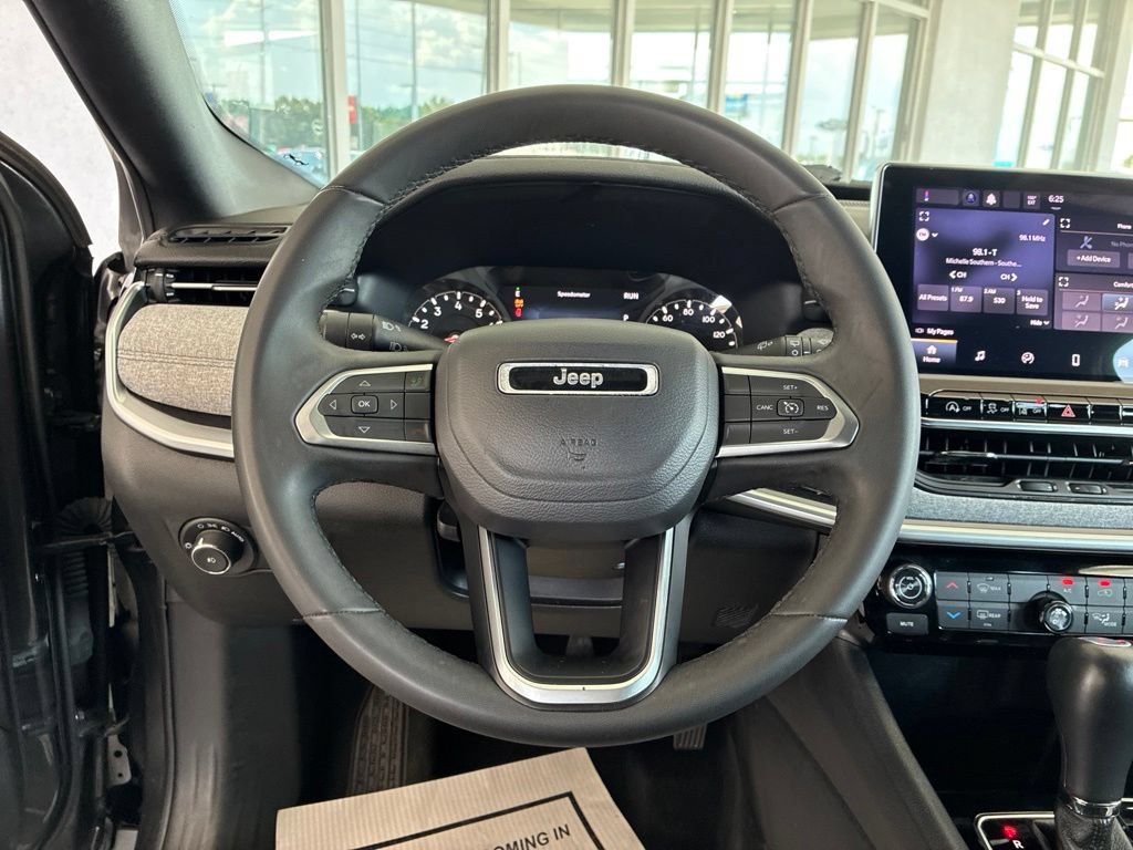 Used 2024 Jeep Compass Latitude AWD/4WD image 17