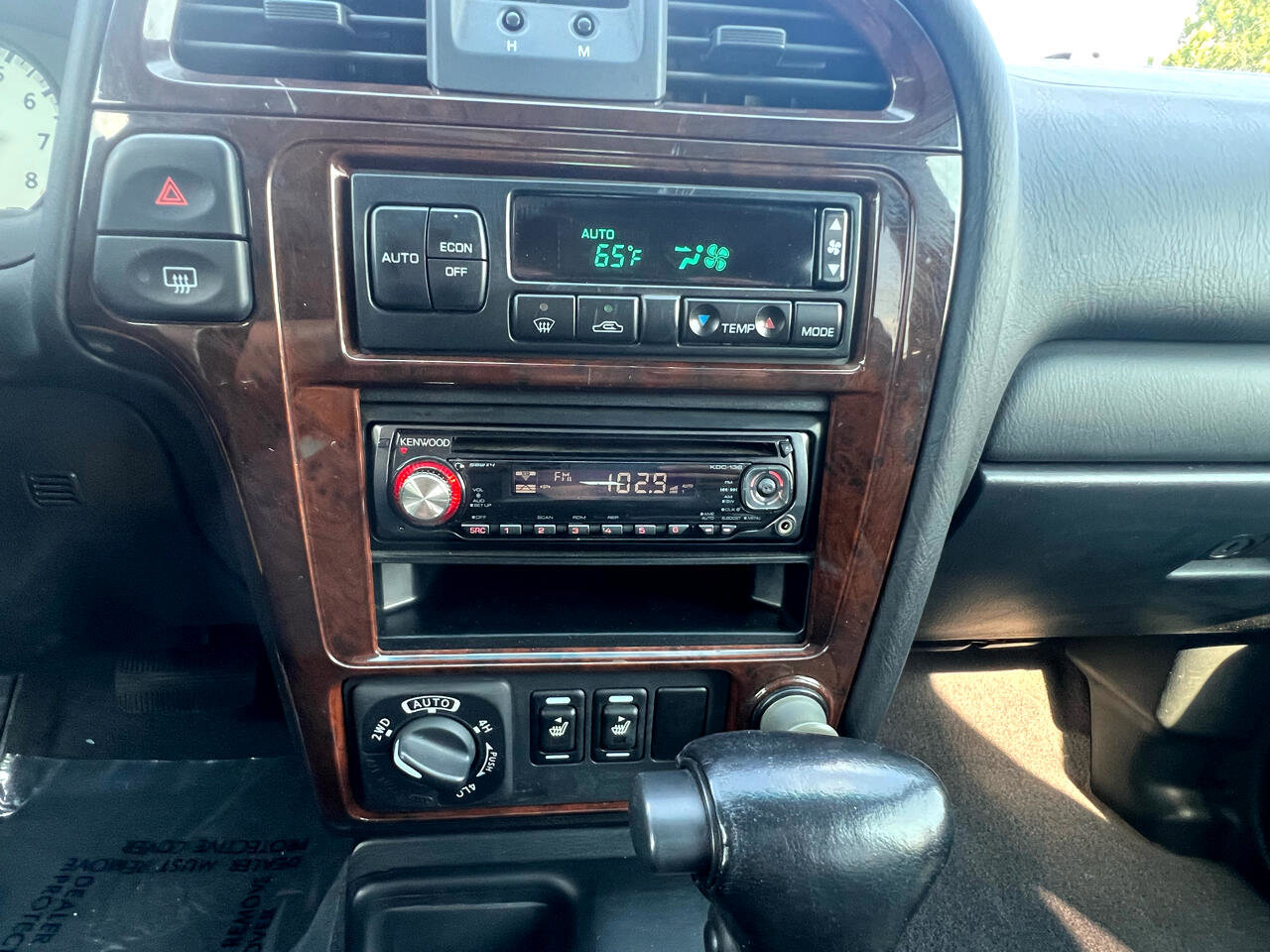 Used 2001 Nissan Pathfinder LE image 29