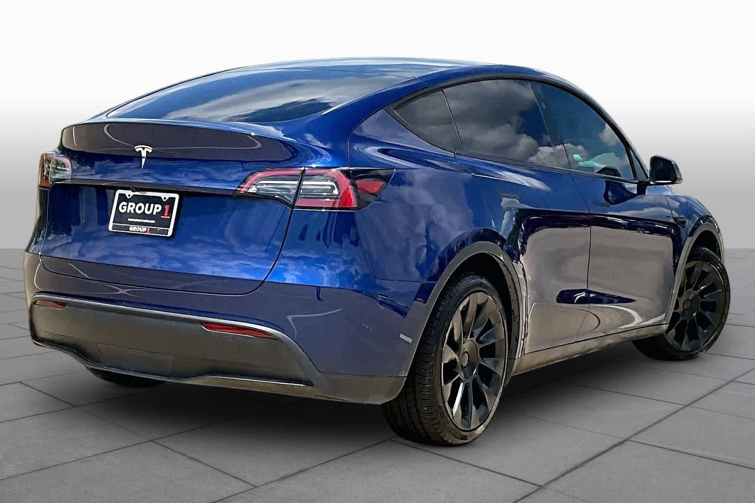 Used 2025 Tesla Model Y Long Range RWD image 12
