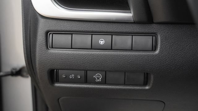 Used 2023 Nissan Rogue SV FWD image 22