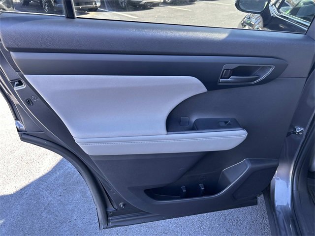 Used 2024 Toyota Highlander LE image 21