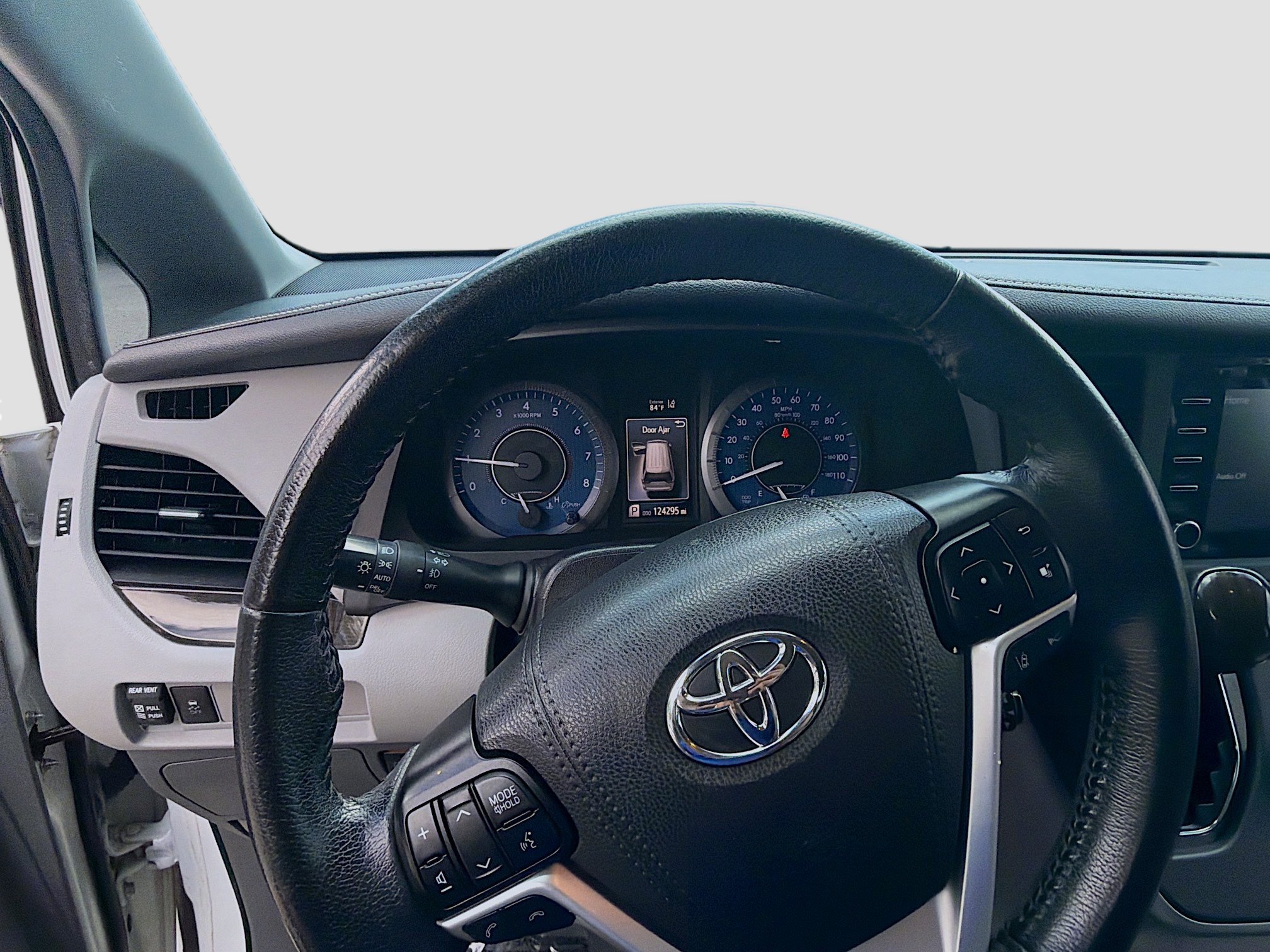 Used 2020 Toyota Sienna XLE image 11