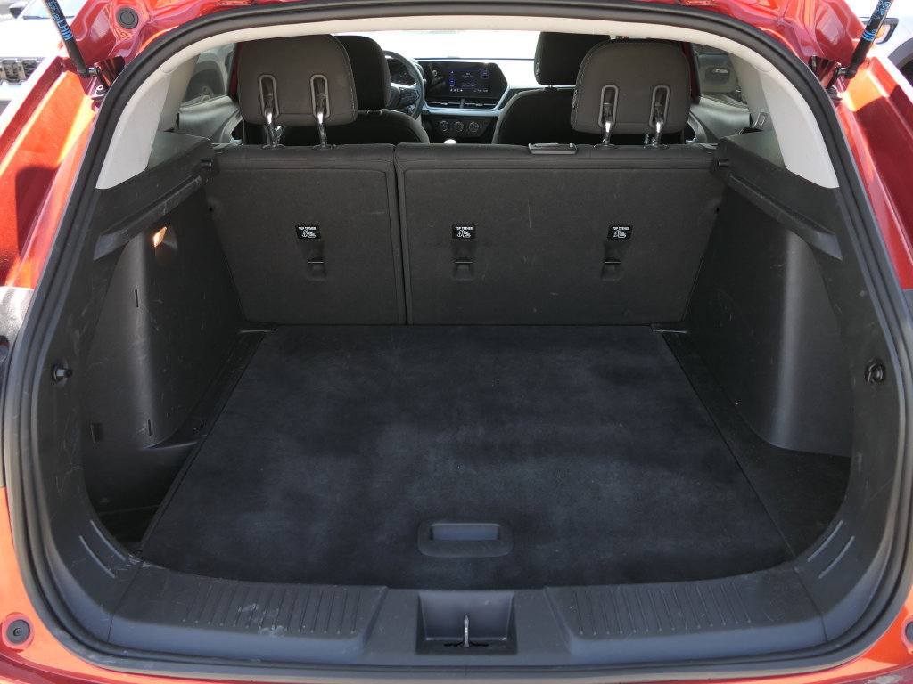 Used 2024 Chevrolet Trax LS w/ LS Convenience Package FWD image 17