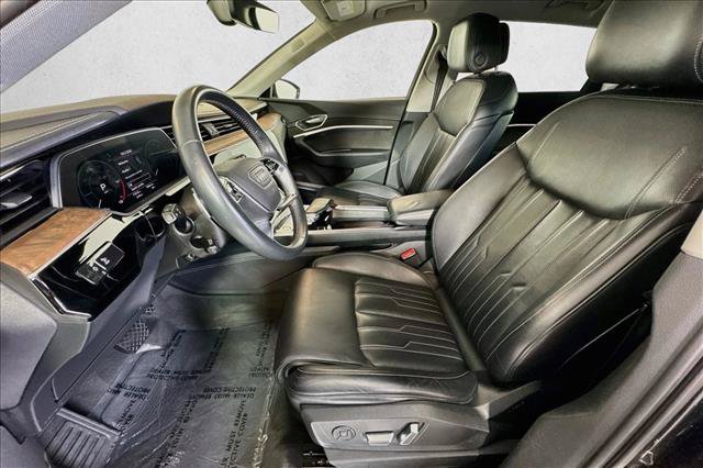 Used 2019 Audi e-tron Prestige w/ Prestige Package AWD/4WD image 19