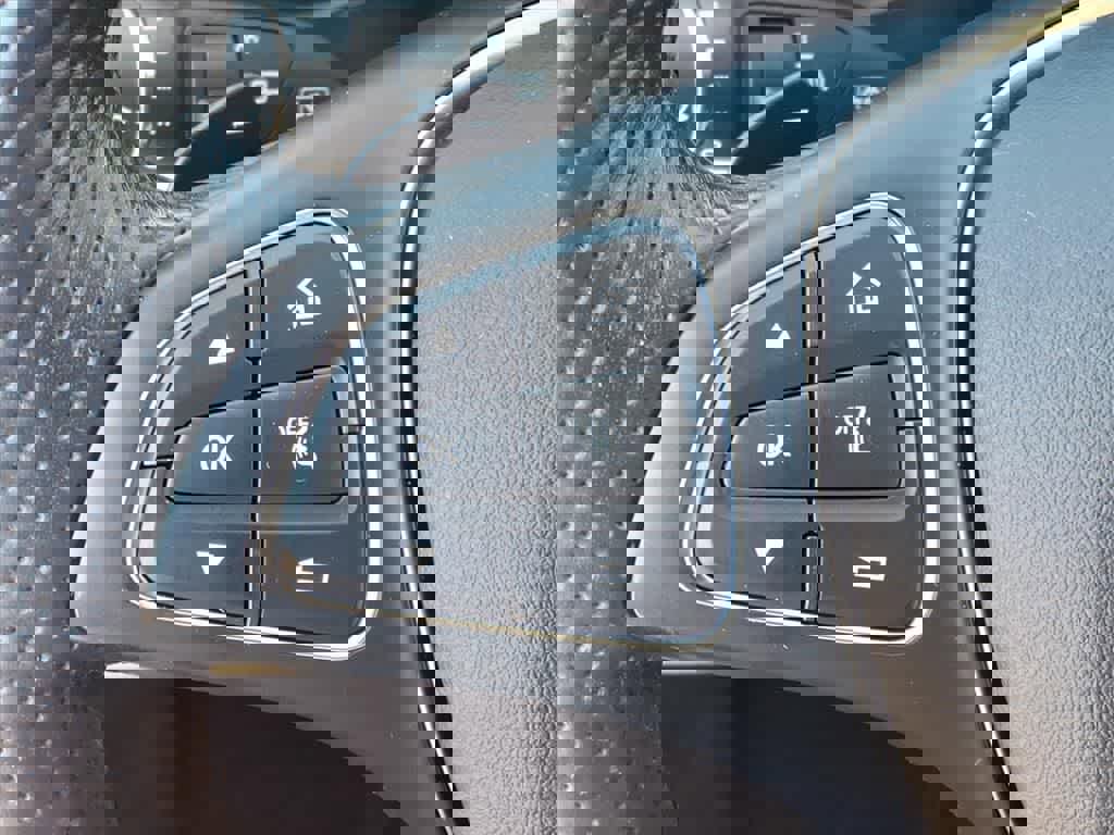 Used 2019 Mercedes-Benz GLC 350e 4MATIC image 18