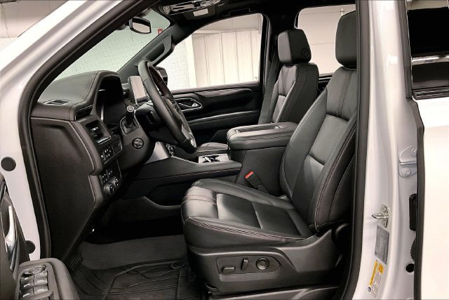 Used 2024 Chevrolet Suburban RST w/ Luxury Package AWD/4WD image 25