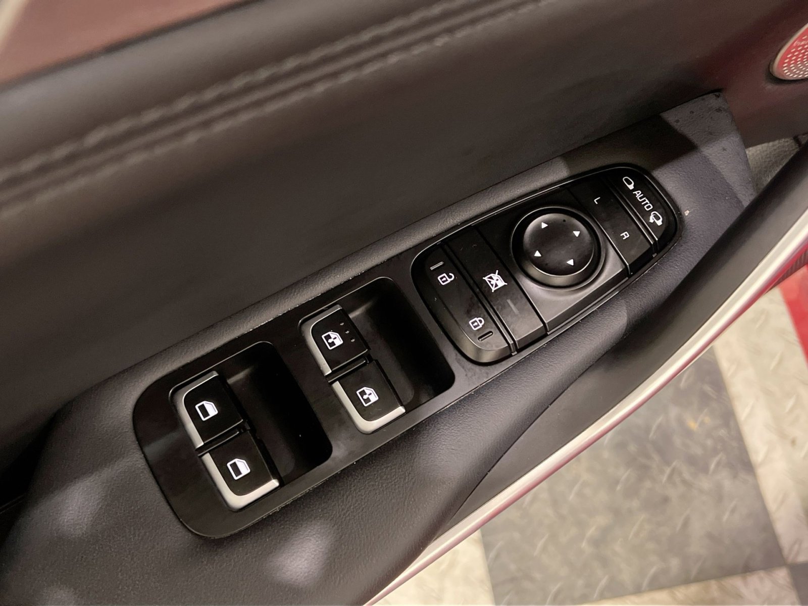 Used 2018 Kia Stinger GT1 image 29