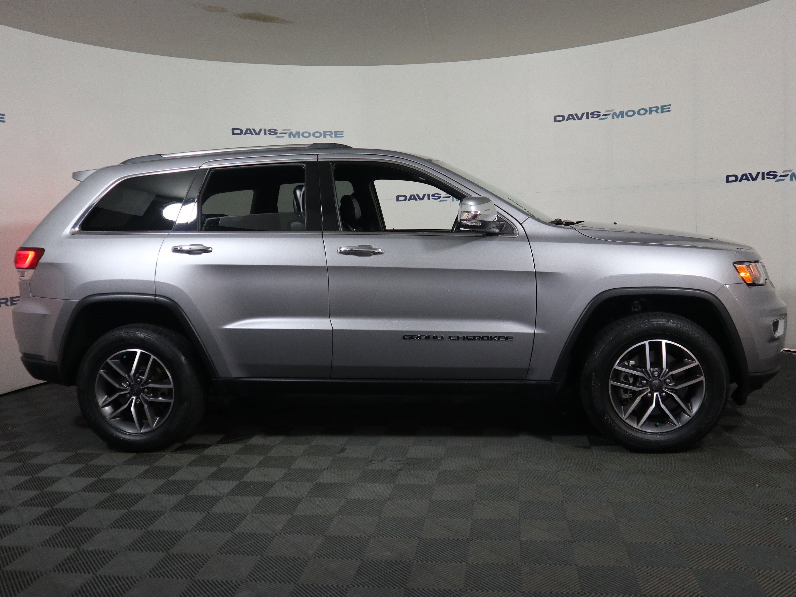 Used 2021 Jeep Grand Cherokee Limited w/ Luxury Group II image 4