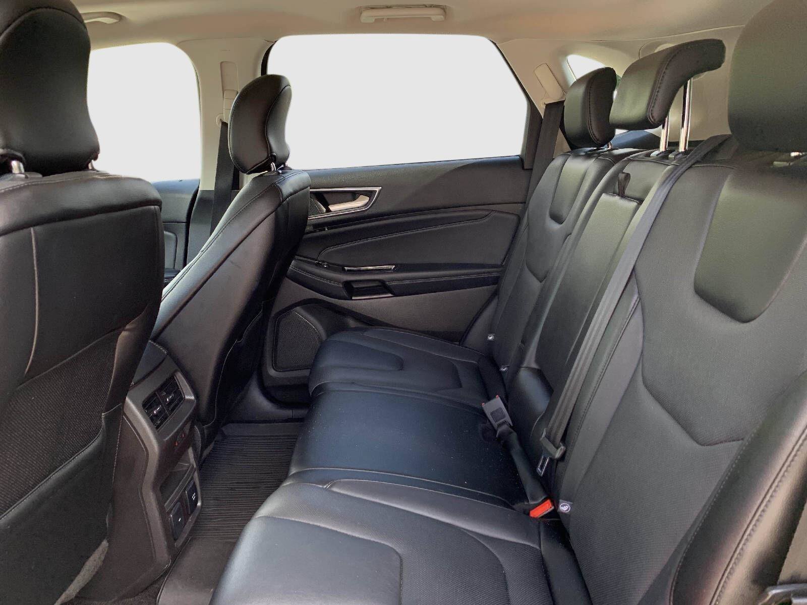 Used 2018 Ford Edge Titanium w/ Equipment Group 301A AWD/4WD image 36