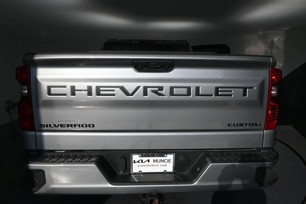 Used 2026 Chevrolet Silverado 1500 Custom w/ LPO, Dark Essentials Package AWD/4WD image 9