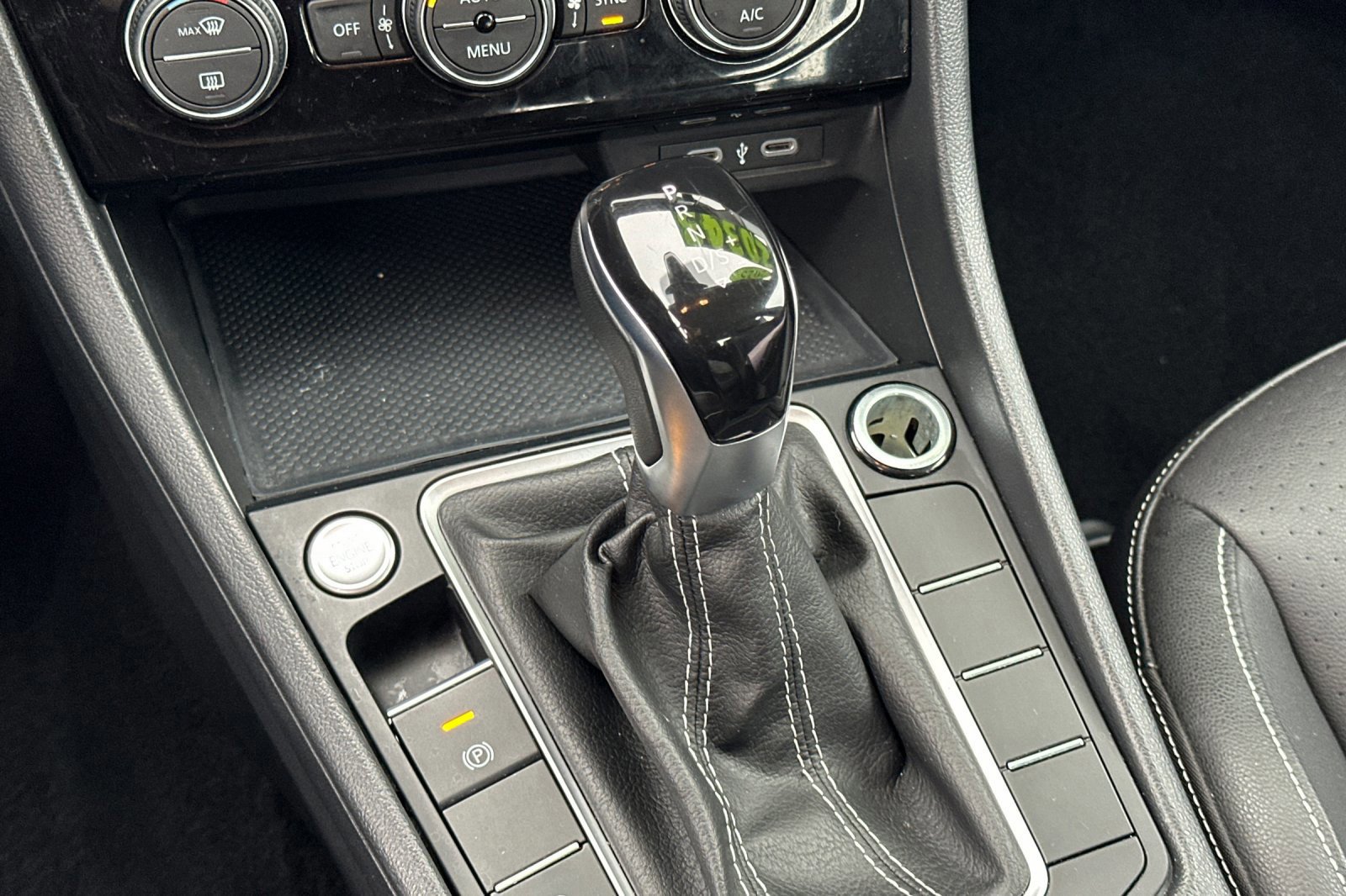 Used 2024 Volkswagen Jetta SE image 20