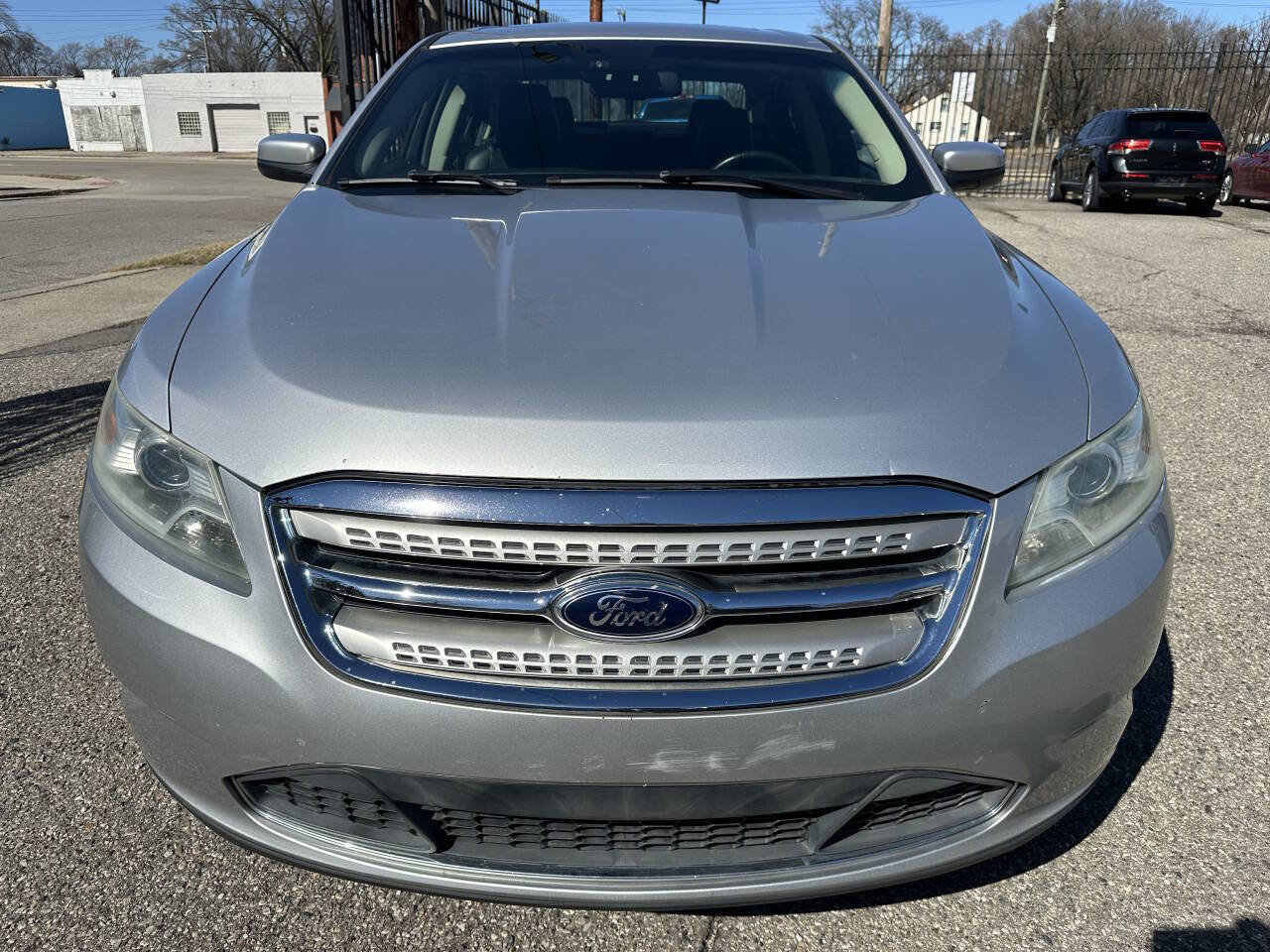 Used 2010 Ford Taurus SHO image 2