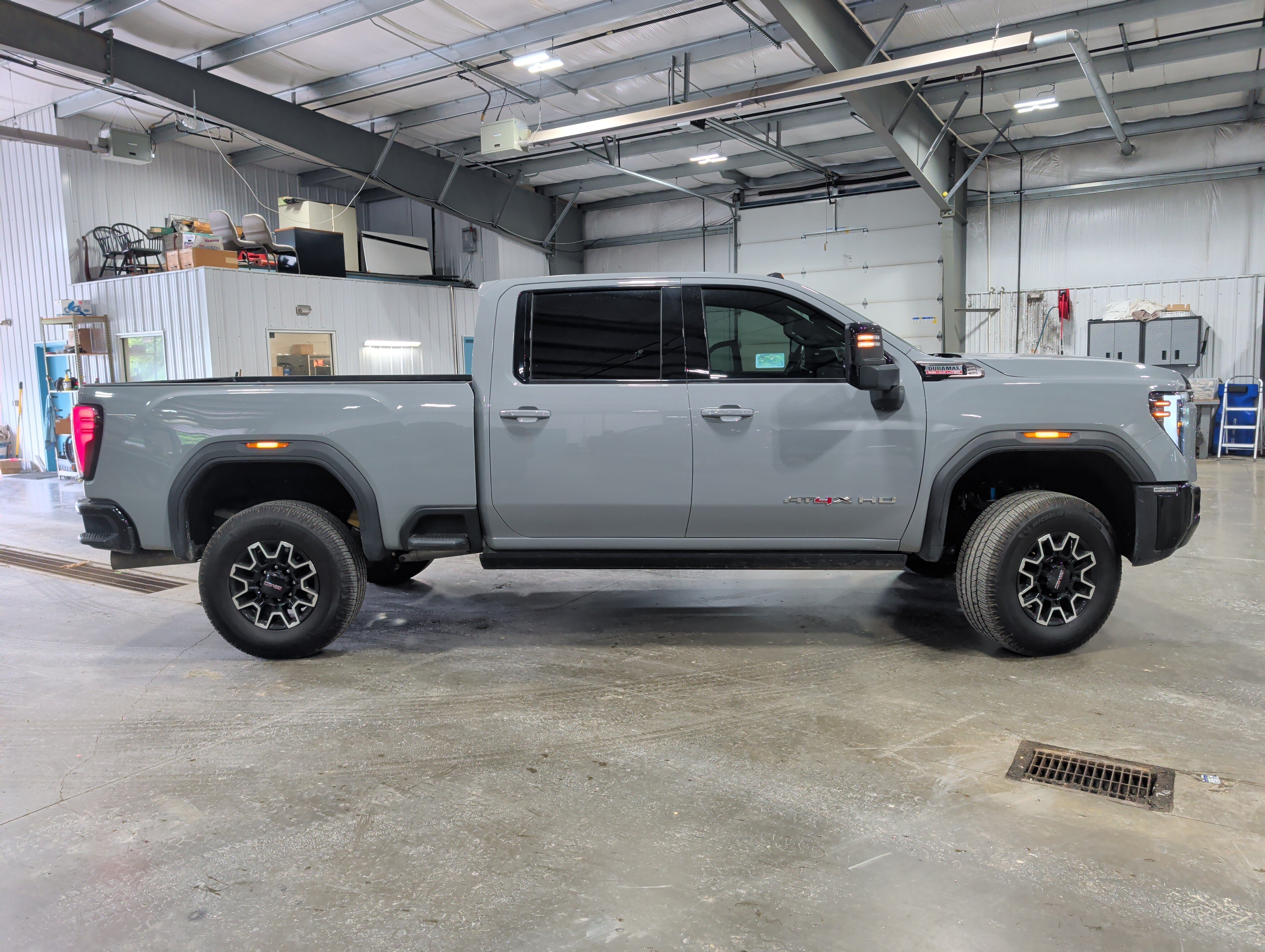 Used 2024 GMC Sierra 2500 AT4X AWD/4WD image 3