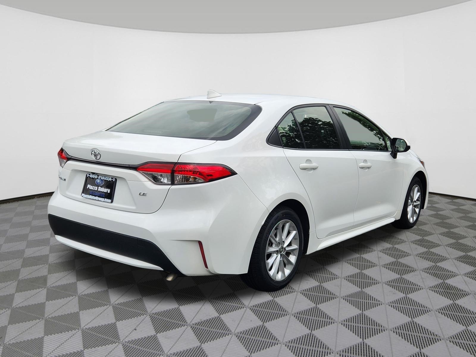 Used 2022 Toyota Corolla LE w/ LE Convenience Package FWD image 4