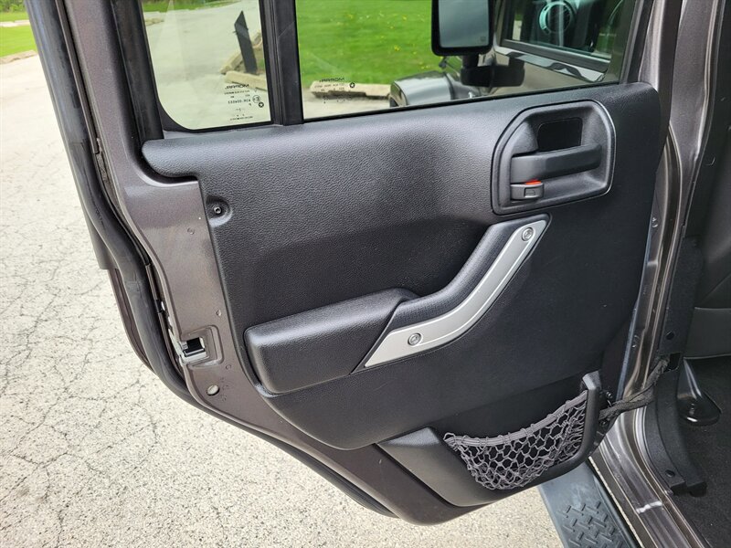 Used 2014 Jeep Wrangler Unlimited Sahara w/ Dual Top Group AWD/4WD image 25