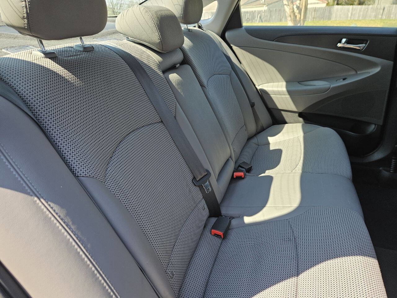Used 2011 Hyundai Sonata SE w/ Navigation & Sunroof Pkg 4 FWD image 14