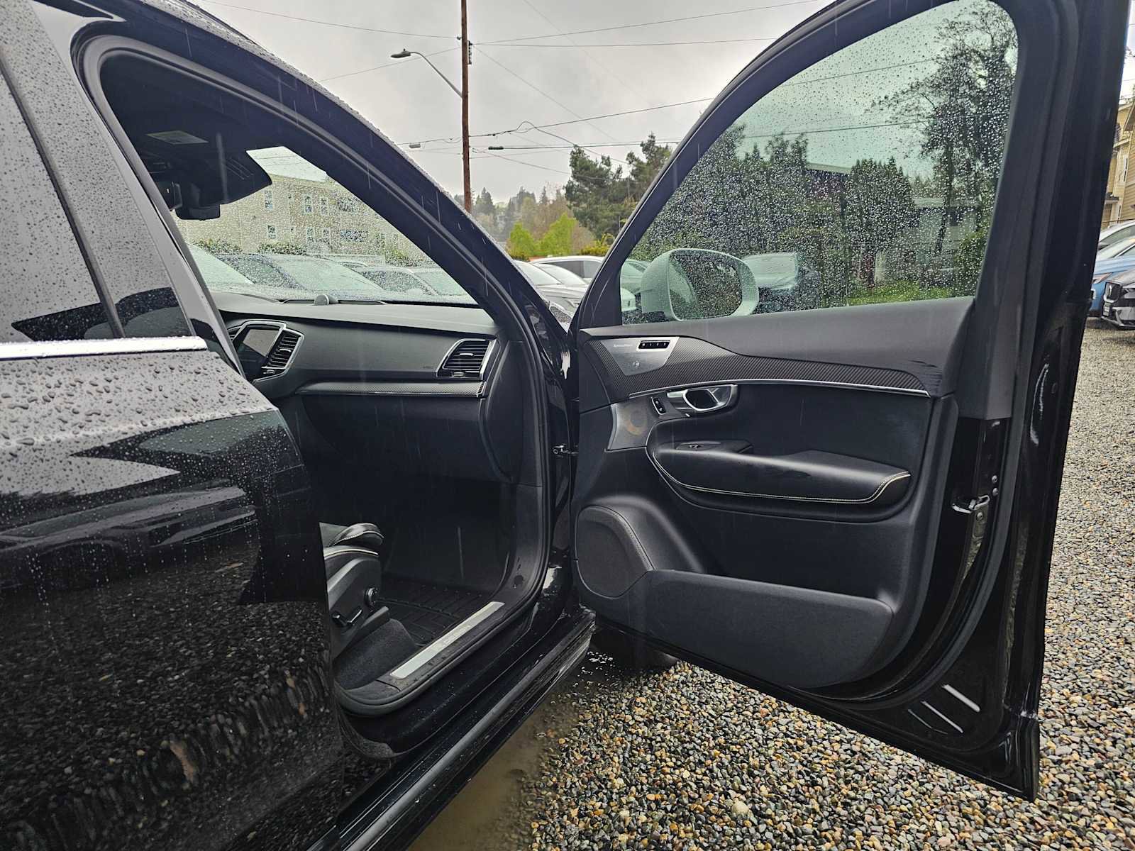 Used 2017 Volvo XC90 T6 R-Design w/ Vision Package image 10