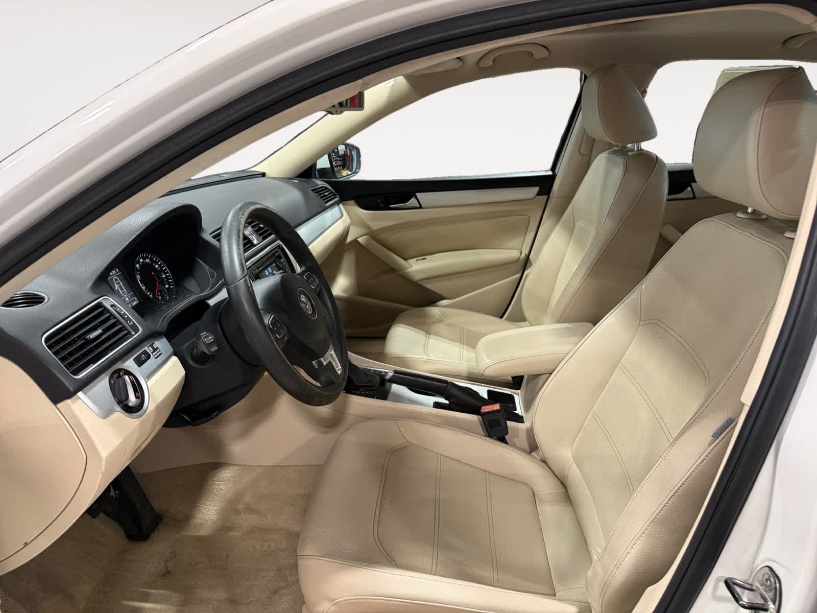 Used 2013 Volkswagen Passat TDI SE FWD image 10