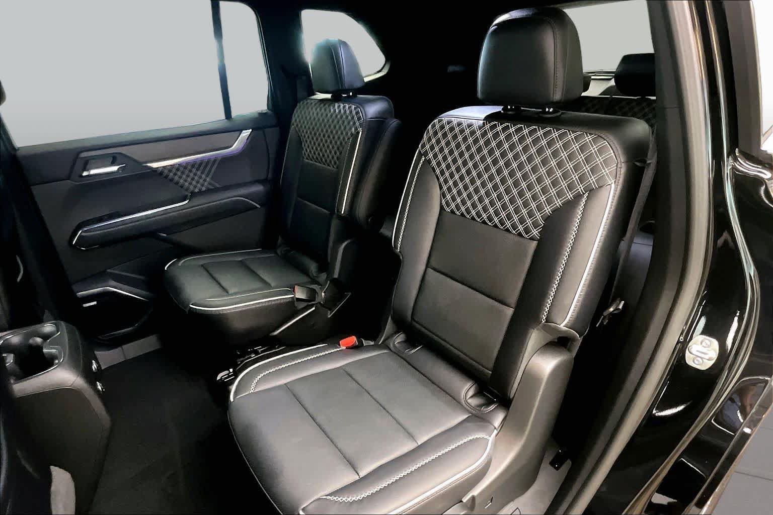 Used 2025 GMC Acadia Denali FWD image 20