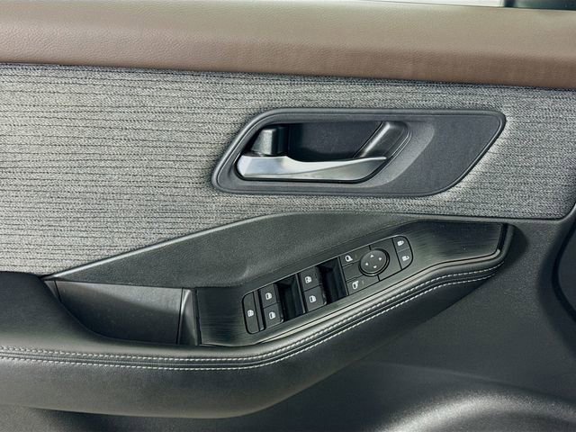 Used 2023 Nissan Rogue SV image 20