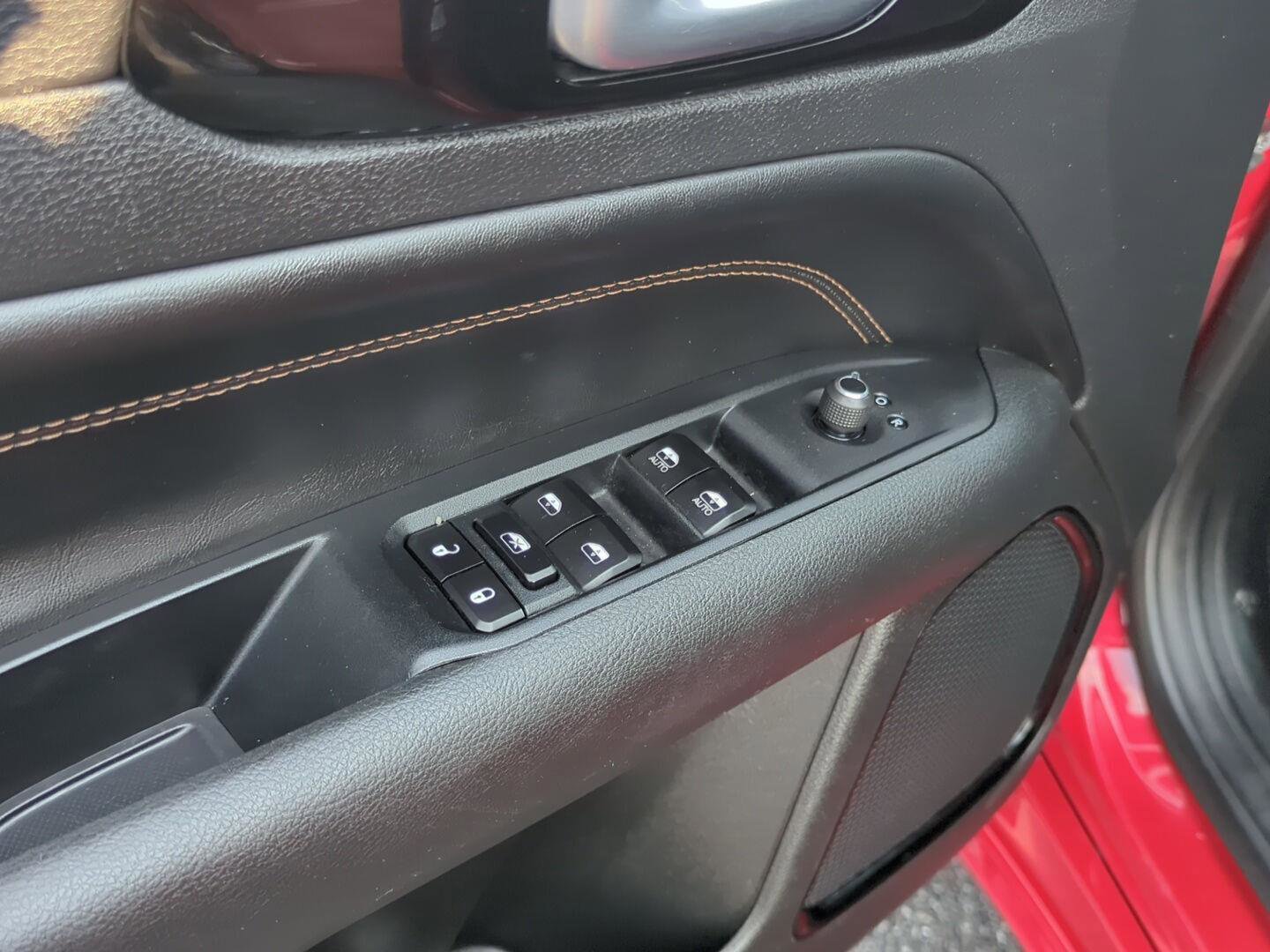 Used 2023 Jeep Compass Limited image 12